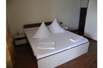 Romania Privát Horezu, Interno